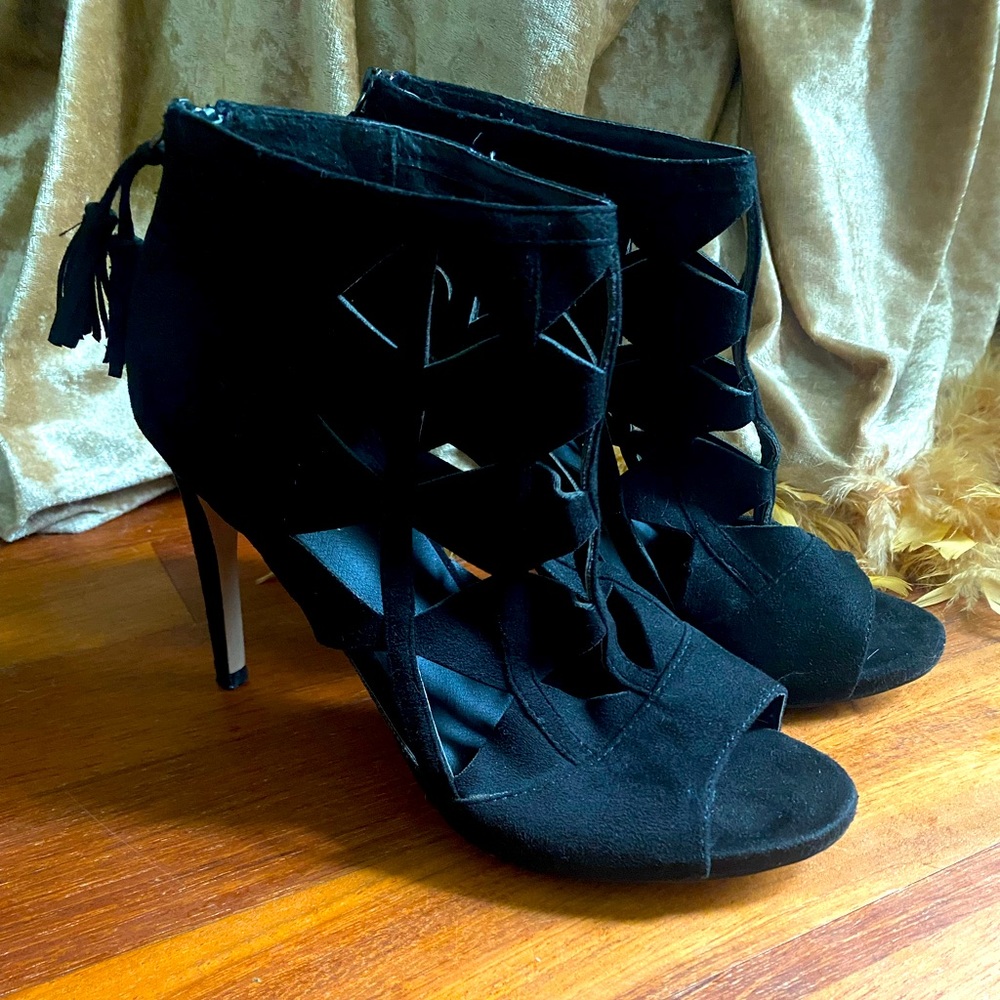 XOXO Womens Charisma black peep toe heeled Sandals Booties Faux Suede 8.5